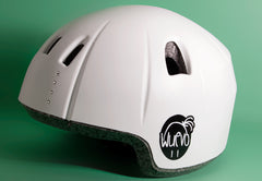 Wuevo White Helmet with Stone|Casque Wuevo blanc avec BRILLANTS